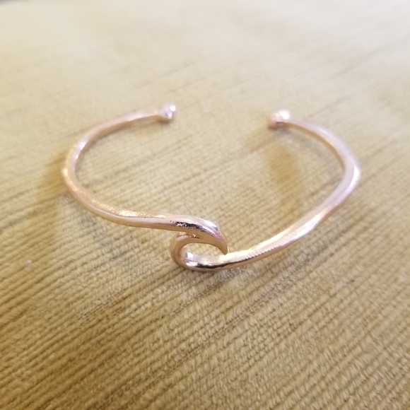 Giuliana + Madison | Gold Ocean Wave Cuff - Picture 2 of 2